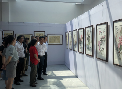 翰墨飄香繪振興，舞臺藝術展新篇——戰旗雅韻書畫藝術展盛大開幕